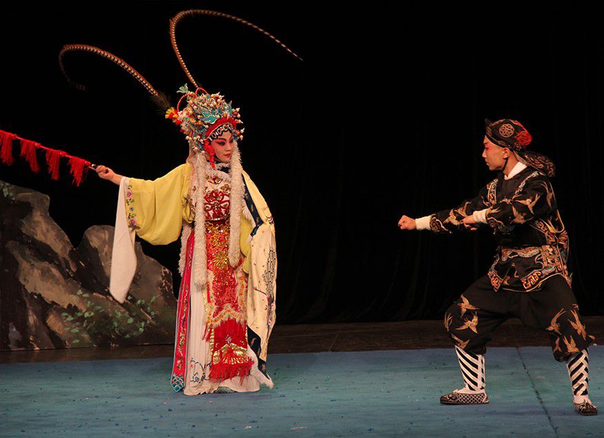 是誰把中原文化傳到匈奴，使之變得繁榮昌盛？是誰舍身救國遠嫁匈奴，才保得漢朝百姓免于戰爭之中？她是在孫蕡詩...