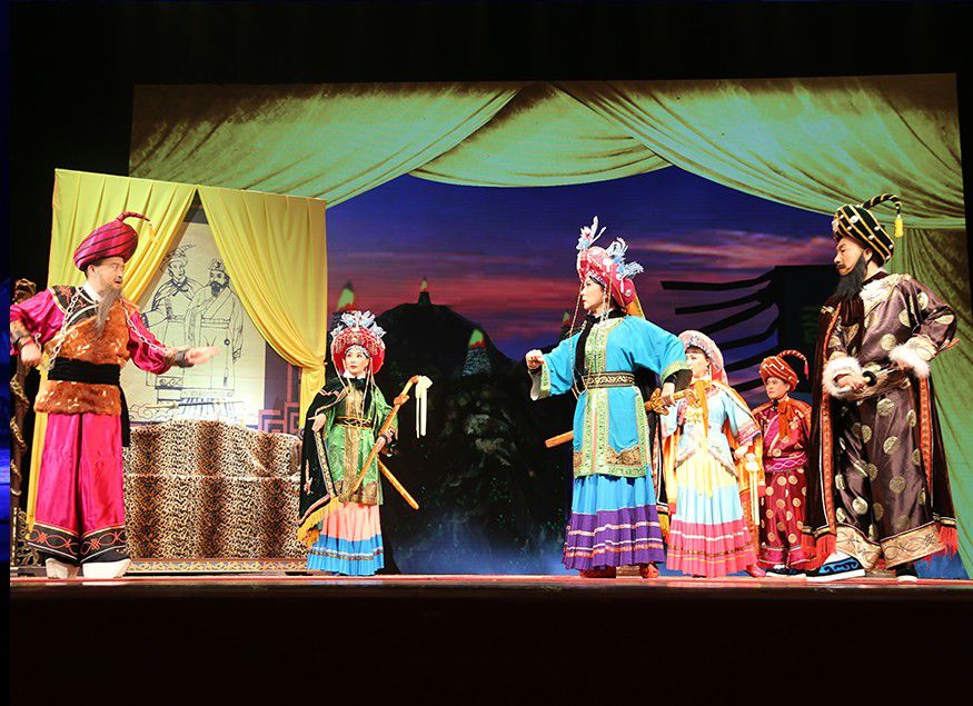 該劇選自曾獲文化部創作一等獎、演出一等獎的劇目《奢香夫人》:明朝年間南疆初定，奢香被馬曄辱打之后，水西四...