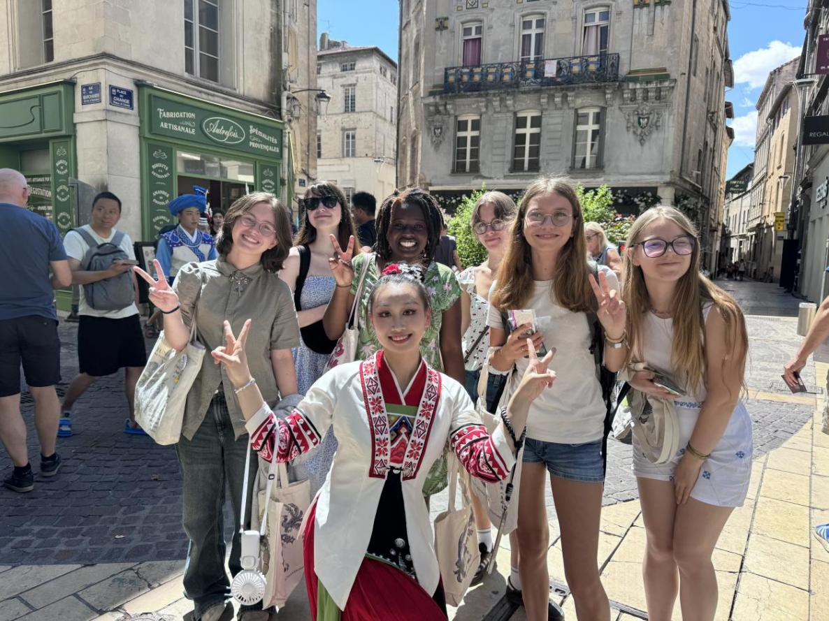 引言：為積極響應中國文化&nbsp;&ldquo;走出去&rdquo;戰略，向世界展示中國豐富多彩的民族藝術瑰寶，提升貴州文化國際影響力，受貴州省文化和旅游廳委派，貴州省黔劇院攜經典黔劇《秦娘美...